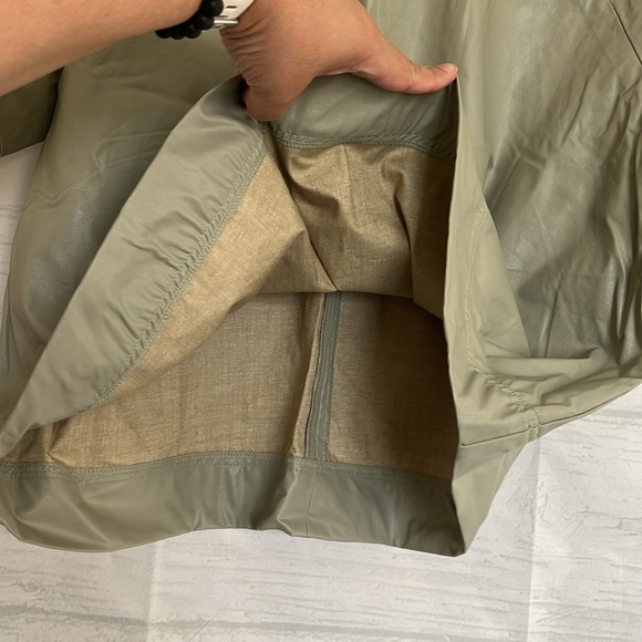 NWT Prologue Light Sage Green Short Sleeve Top Faux Leather Size M - Picture 10 of 15